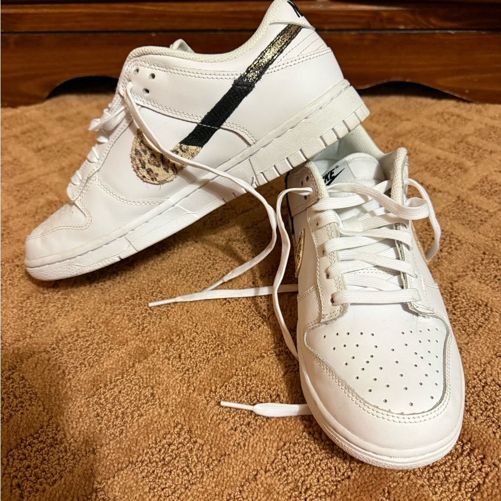 Nike White and Black Women's Sneakers